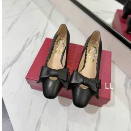 Picture of Valentino Shoes _SKUValentinosz35-405CMLL030120221